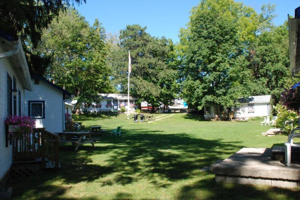 Bayfield River Cottage Colony Inc Bluewater Екстериор снимка